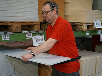 foto noticia Assmann Büromöbel aumenta la productividad en un 20 % y elimina los errores con la solución de picking por voz ZetesMedea.